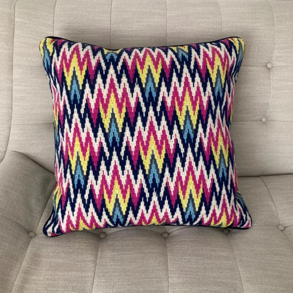 Jonathan Adler Bargello 20x20 Needlepoint Zigzag Throw Pillow Multicolor EUC